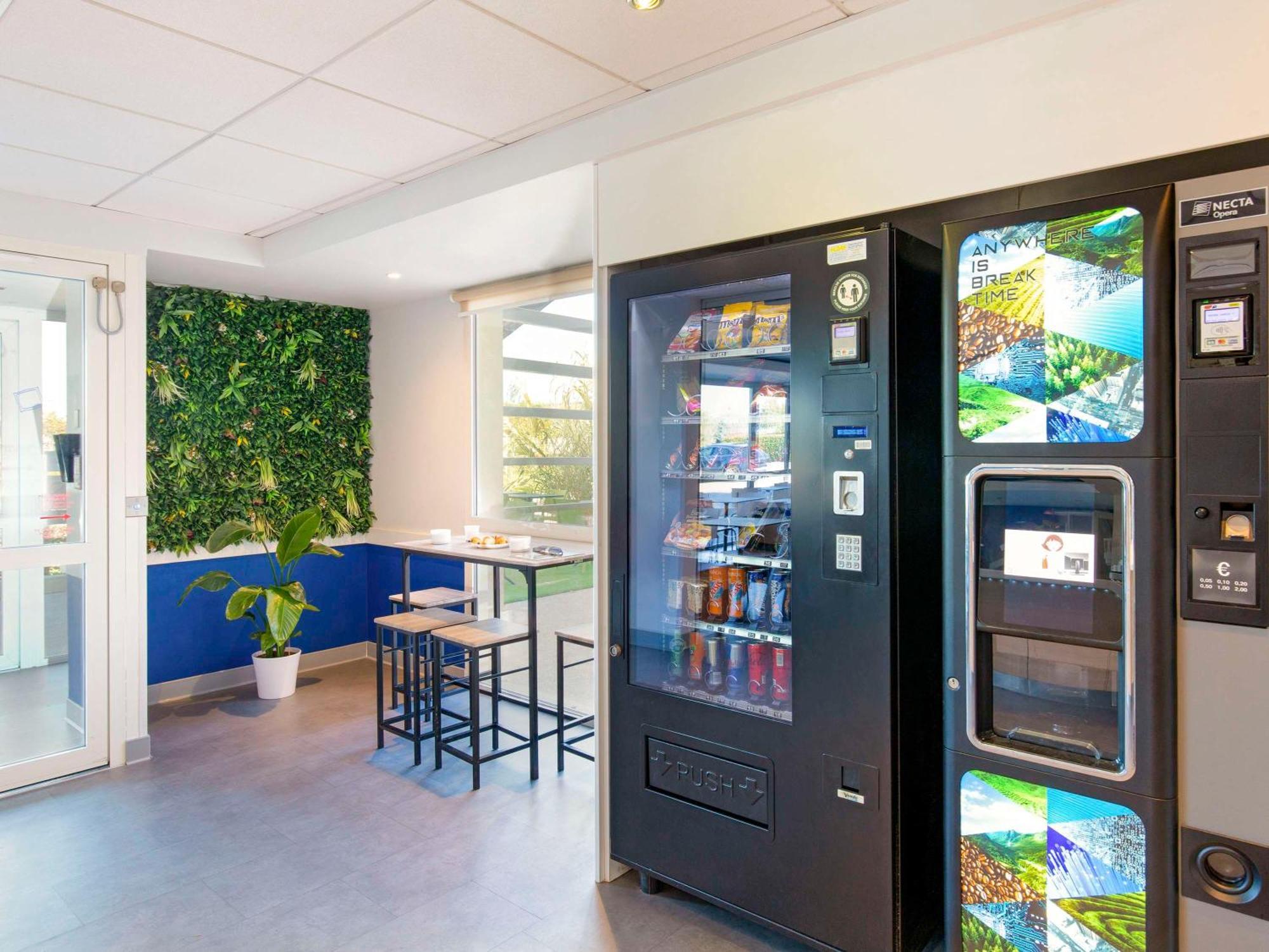 Ibis Budget Saint-Maximin Exterior photo