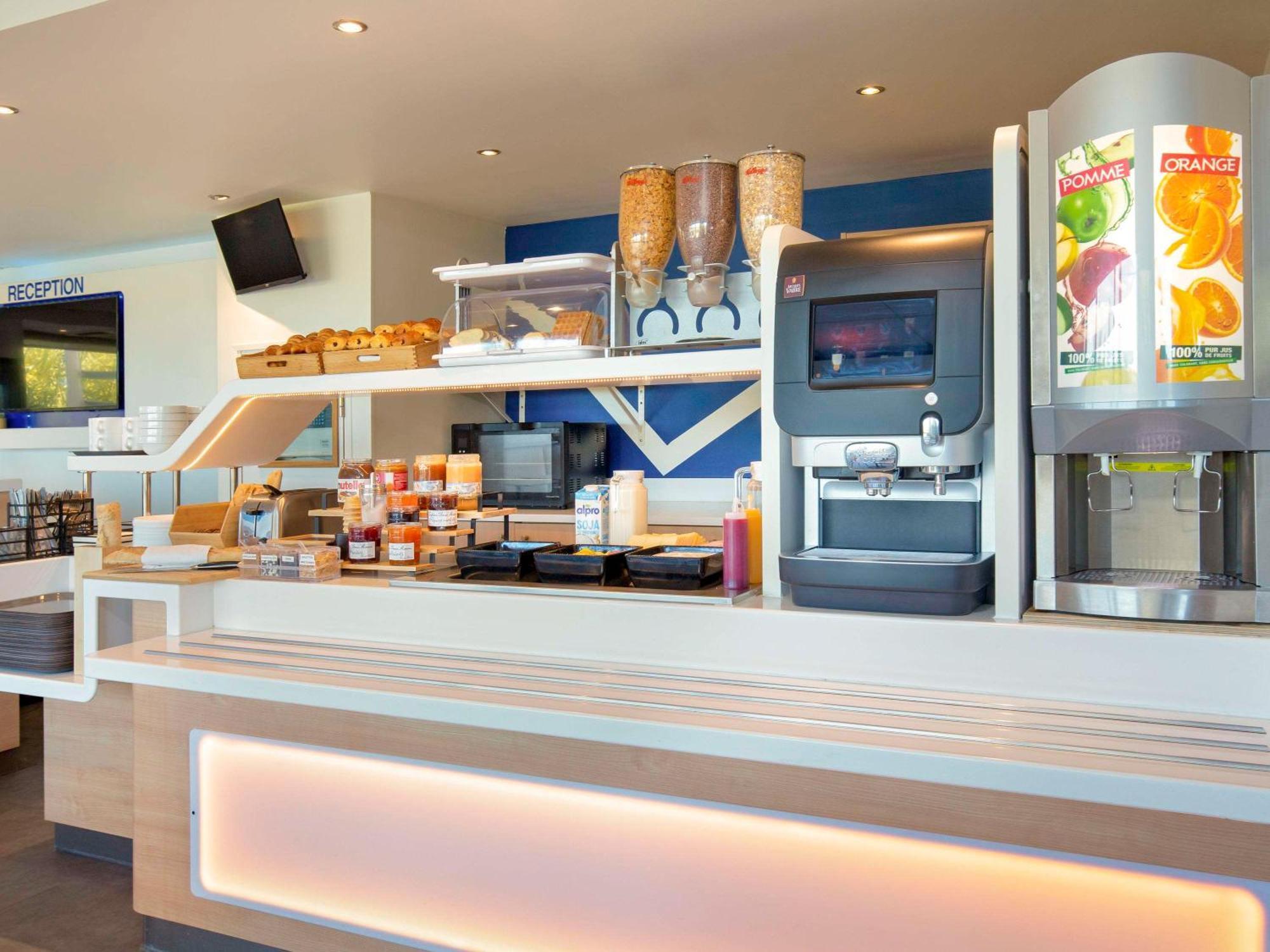 Ibis Budget Saint-Maximin Exterior photo