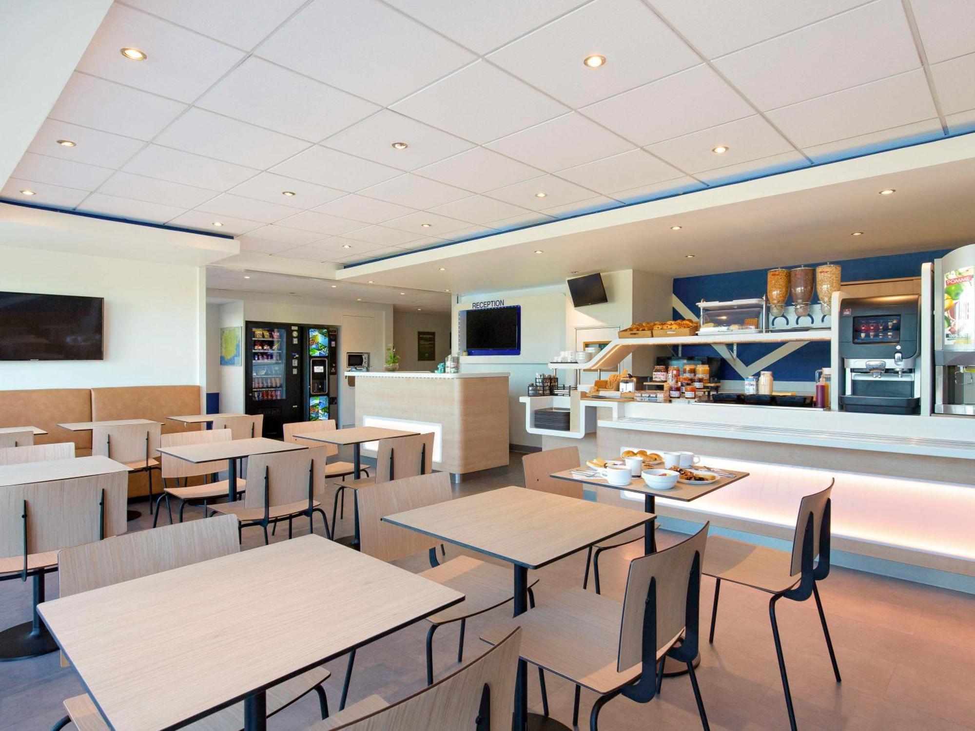 Ibis Budget Saint-Maximin Exterior photo